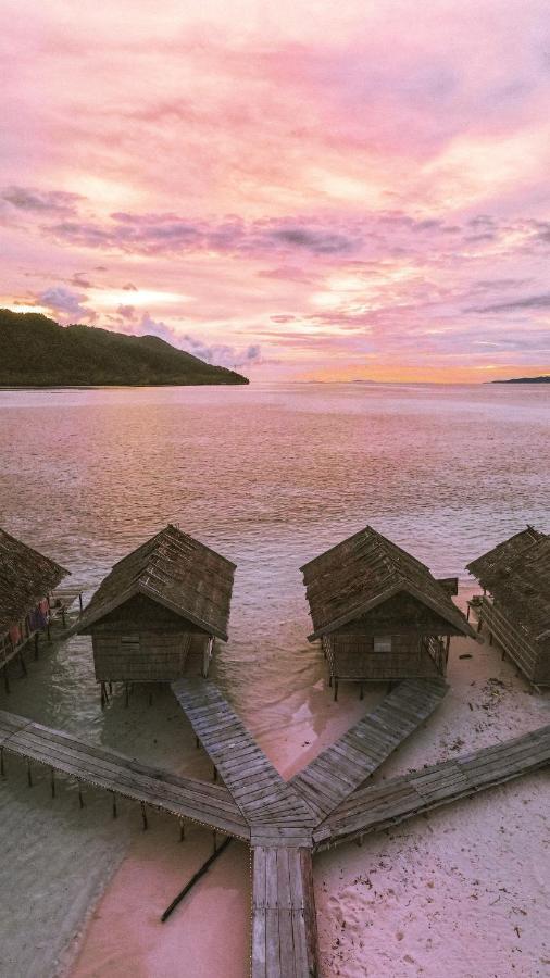 Nus Homestay Raja Ampat Kri Екстериор снимка