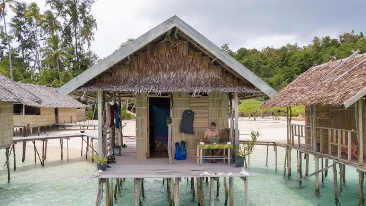 Nus Homestay Raja Ampat Kri Екстериор снимка